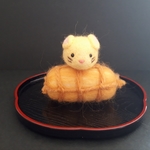 羊毛フェルトの俵ねずみ（黄色）