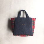 たっぷりマチのおでかけトート(denim x red tartan)