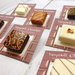 【選べる】チョコレートピンバッジ