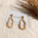 変形アクリル×ゴールドピアス／イヤリング ／樹脂／アレルギー対応／大ぶりイヤリング