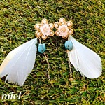 ハワイアンフラワーとフェザーキャッチのピアス&イヤリング
