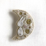 ビーズ刺繍ブローチ 月うさぎ
