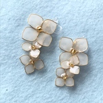 白紫陽花　アナベルのイヤリング(ノンホールピアス) 受注製作