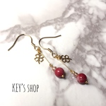 【E】☆*:.｡. red×gold 🍀クローバー ピアス／イヤリング