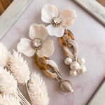 beige marble flower pierce