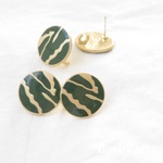 2pcs デザインピアス 和柄 カーキ