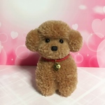 「受注制作」my Dogチャーム（裏側肉球マーク）付き。毛糸のぽんぽん、おすわりトイプードル