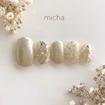 ゴールドのネイルチップ