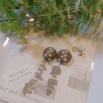 ミナペルホネン woolタンバリン 茶系地×ベージュ刺繍 イヤリングorピアス