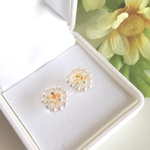 押し花とパールのレトロ上品なピアス