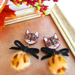 刺繍1点物😻刺繍 ベンガル猫✖ﾘﾎﾞﾝ✖ﾚｵﾊﾟｰﾄﾞﾎﾞｰﾙのピアス/イヤリング🎵