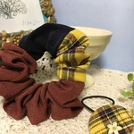 チェック柄シュシュとくるみボタンペア