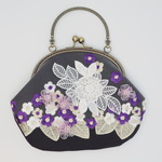 気持ち華やぐがま口バッグ（口金16.5センチ）刺繍花柄