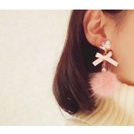 【再販】ビジューとミンクファー　～ふわふわピンク♡リボン添え～　イヤリング/ピアス/ファー/リボン/スワロフスキー/ピンク