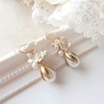 花とつぼみのパールピアス(イヤリング）　