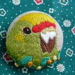 刺繍　キガシラアオハシインコ　ブローチ　鳥