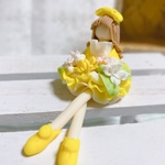 パン粘土のミニチュアフラワーガール