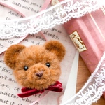 もふもふテディベアのブローチ〈茶〉