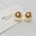 frill : flower(white) ピアス/イヤリング
