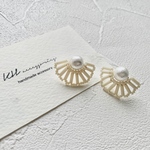 frill(pearl) : off-white ピアス/イヤリング