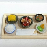 ミニチュア　肉じゃが定食2