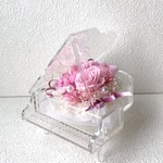 ピアノのアレンジ♪ピンク桃色プリザーブドフラワー花ブリザードフラワー結婚式薔薇プレゼント誕生日バラギフト花器サプライズ結婚祝い退職祝い