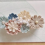 再販②《つまみ細工》 スモーキーカラーのお花 バレッタ