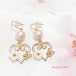 桜とハートピアス