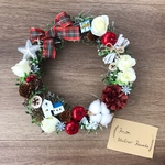 青い屋根の教会のクリスマスリース