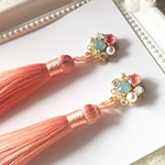 ＊ミュシャ＊より　ビジュー＆タッセルピアス　コーラルピンク　