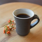 コーヒーカップ／黒・焼き〆陶器（レンジ、オーブン、食洗器対応）