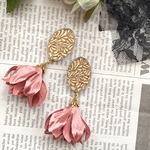 アンティーク × 花びらタッセル　くすみピンク