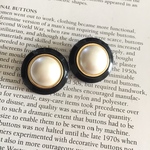 6930 インポートボタン 31mm×2個 パールホワイト　ブラック
