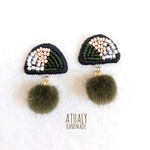 ピアス／イヤリング  △ｙaⓂ︎a▲ｂｌａｃｋ  ビーズ刺繍 