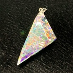 虹の結晶ペンダント 三角形  FR-038