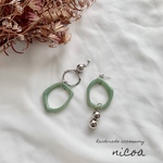 アシンメトリーシルバー×グリーンピアス/イヤリング