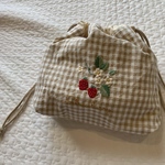 刺繍巾着(いちご)