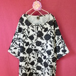 ◆SALE◆手描き風大人フラワー ゆったりワンピース　生成り×黒 