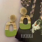 RUKIRIRIA #379 ベージュファー×ライトグリーンピアス  大ぶりピアス 大ぶりイヤリング 