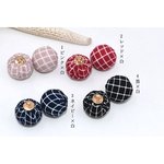 C049_3  30個  金属チャーム ボール 14×16mm 布付き チェック  3X【10ヶ】