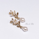 SWAROVSKI  パール×雫コットンパール リーフピアス
