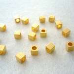 ロンデル★四角 大★金★50個★4mm[4582434304634]