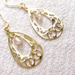 ハンドメイド§スワロフスキー ドロップ透かしピアス