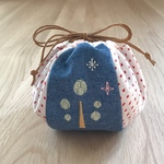 コロンと丸い巾着袋 リバーシブル《北欧柄刺繍×デニム》Sサイズ