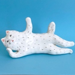 横たわる猫
