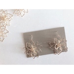 gold wire flower