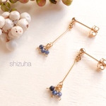 揺れるサファイアのピアス