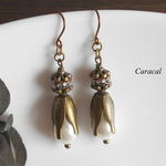 ～antique lily～（送料無料/アンティーク/ピアス/ノンホールピアス/イヤリング/グラスパール/大人/綺麗/シンプル/白/金古美/蕾）