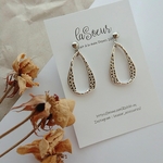 【SALE!!】変形ドロップチャームのシルバーピアス ／イヤリング