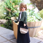 ネイビーのプリーツスカート